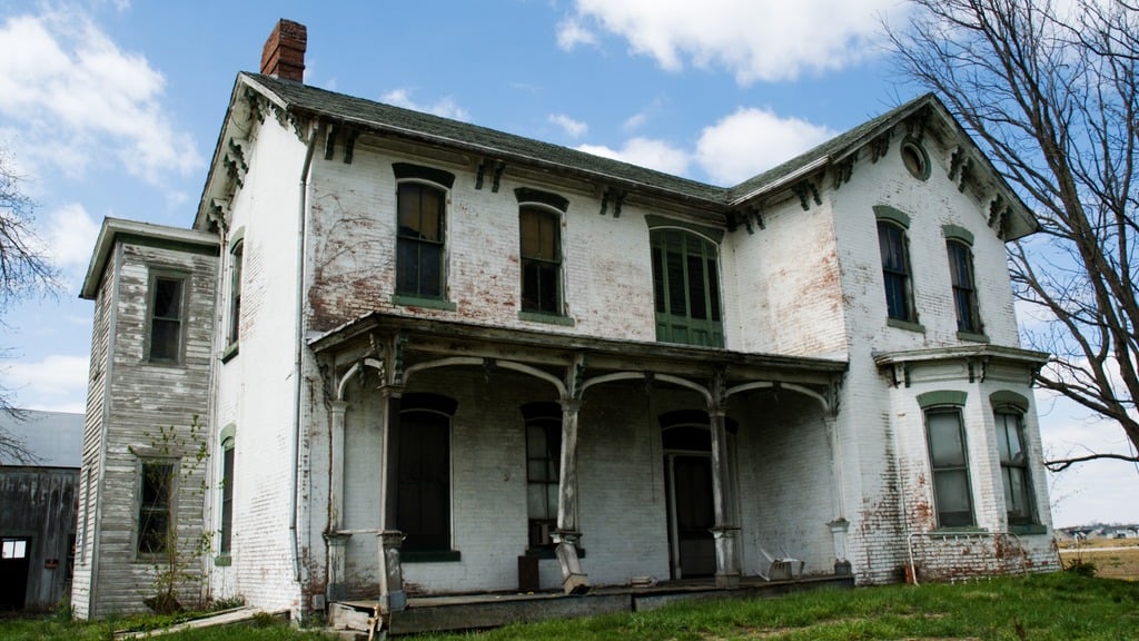 The Pros and Cons of Buying a Fixer-Upper